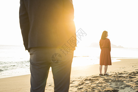 日落女孩大海夫妻告别形象图片