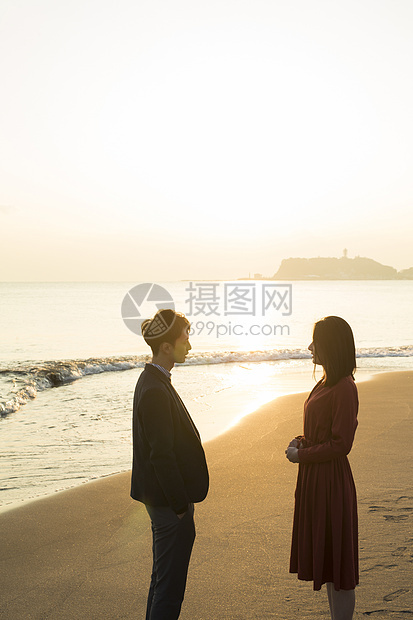 周年纪念女亚洲夫妻海岸图片