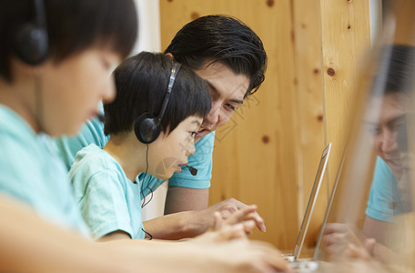 学生指示男人儿童工作室程序员图片