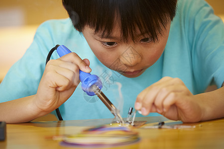 一人职业男孩儿童工作坊图片