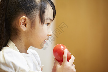 孩子气的幼儿营养素吃西红柿的孩子图片