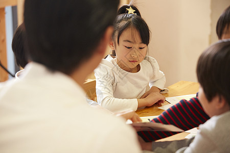 女士教肖像儿童英语课堂图片