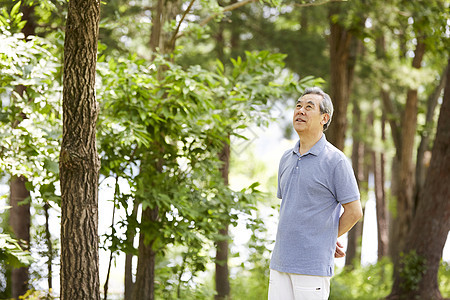 老人判断微笑生活退休伙计背景图片