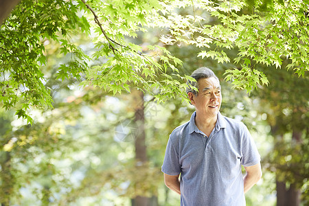 老年男性公园退休生活图片