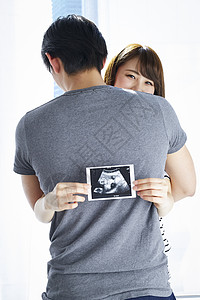 夫妻开心的体检怀孕图片