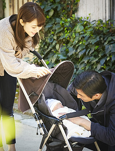 步行三十几岁合作婴儿抚养孩子图片