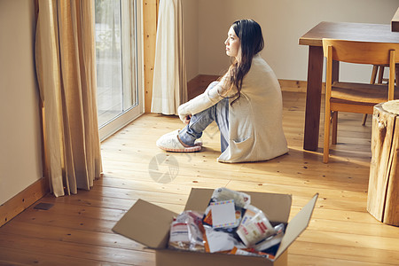 年轻青年生活的女人图片