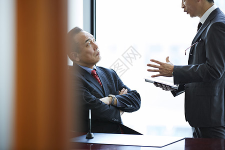 等官方老板男排他的商人总统背景