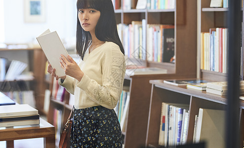 30多岁女生女士们一家书店的女人图片