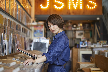 驯养时髦办公室女郎唱片店女肖像图片