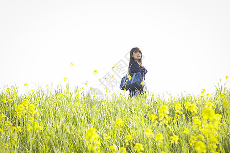 草丛中高中制服女学生图片