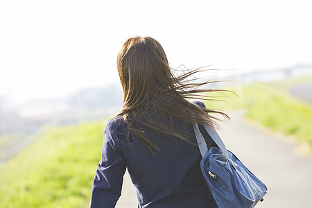 青少年孤独背影图片