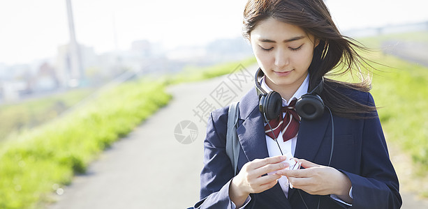 考试中的学生孤独的干净学校女孩高中学习图片