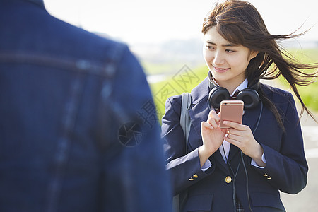 制服日本人学校通勤上学的女学生图片