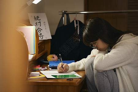 女人小学生入学考试学校女孩高中学习图片