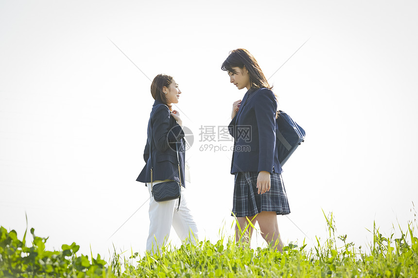 美女人小学生女和学校的女生高清图片下载-正版图片502211956-摄图网