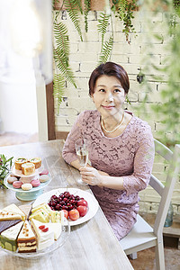 梅子白葡萄酒李子生活聚会成熟韩国人图片