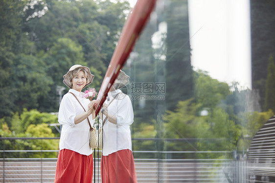 打破分庭律师护墙生活女人老人韩国人图片