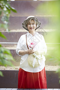 上身毒蛇休息生活女人老人韩国人图片