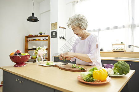 厨房台面迷笛生活女人老人韩国人图片