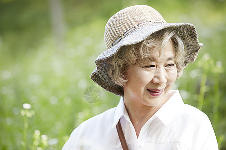 负责人帽子放松生活女人老人韩国人图片