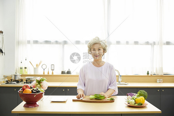 亚洲人刀下沉生活女人老人韩国人图片