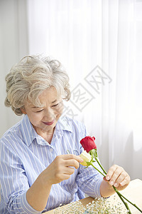 亚洲人在内放松生活女人老人韩国人图片
