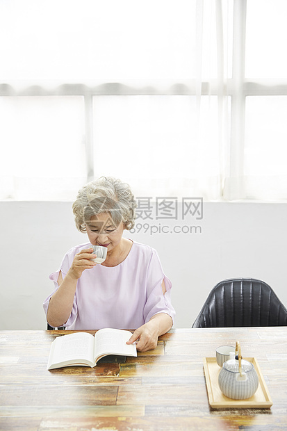 笑客厅幸福生活女人老人韩国人图片