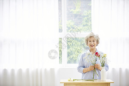 微笑店员窗生活女人老人韩国人图片