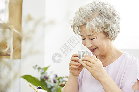 放松选择聚焦轮廓生活女人老人韩国人图片