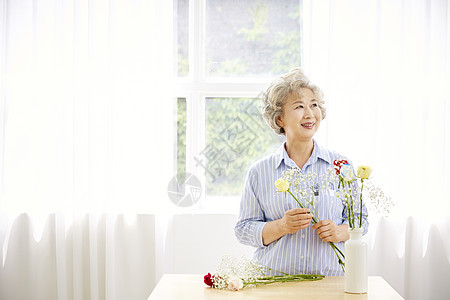 插花客厅评价生活女人老人韩国人图片