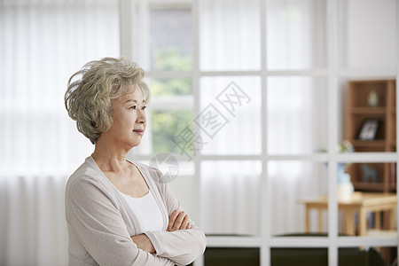 判断客厅打破生活女人老人韩国人图片