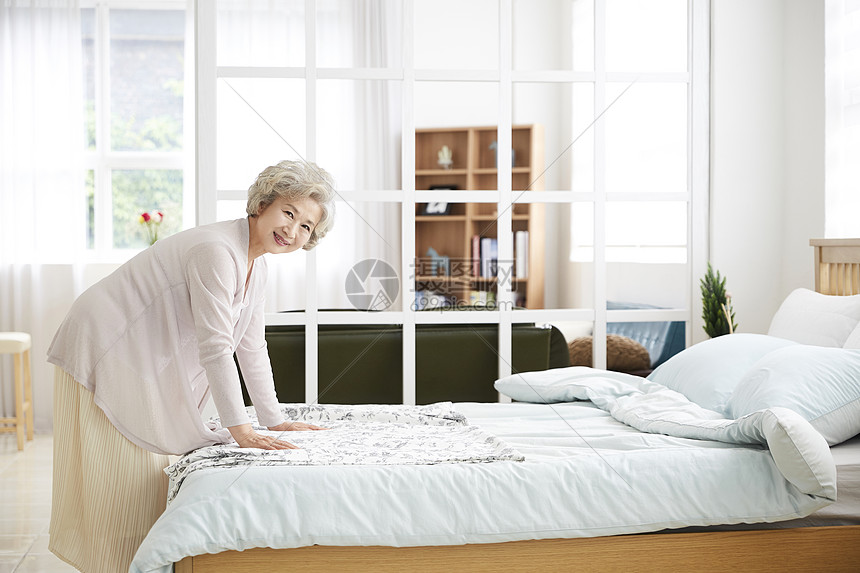 应收账款分类账床单毯子生活女人老人韩国人图片