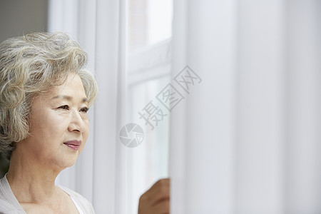 半身像特写镜头轮廓生活女人老人韩国人图片