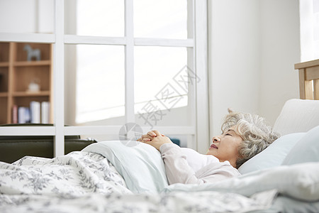 躺下安慰成人生活女人老人韩国人图片