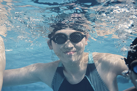 比赛游泳馆图片