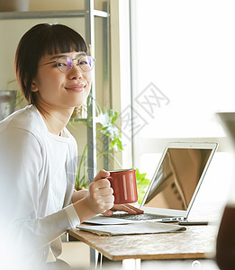 女人的早餐生活图片