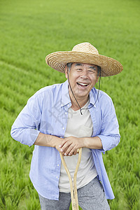 老年夫妻一起种植农作物图片