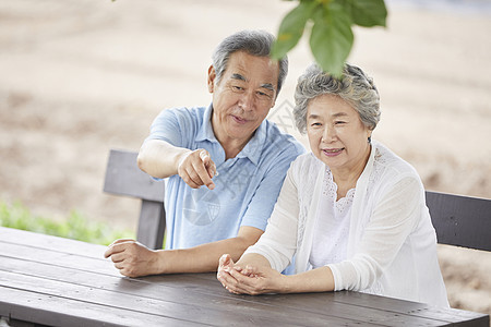 幸福的老年夫妇形象图片