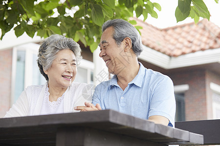 幸福的老年夫妇形象图片