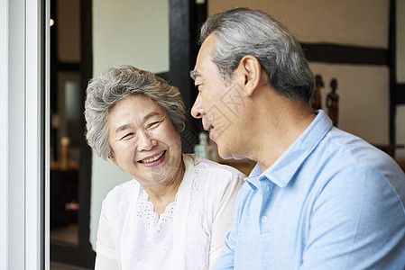 退休的老年夫妇背景图片