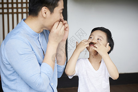 特写镜头生活家庭的父子图片