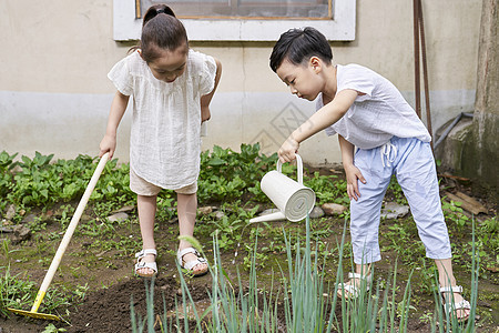 户外的蜷缩身前花园体验式学习韩语图片