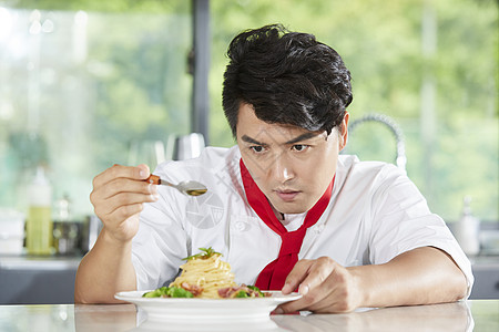 40多岁半身像肿胀的厨师伙计韩国人图片