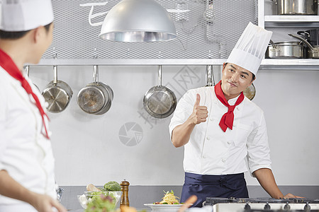 提高成年男子成人厨师伙计韩国人图片