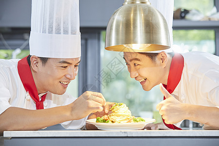 考试手背提高厨师伙计韩国人图片