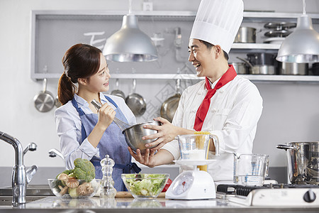 厨师帽举起盯着看烹饪课厨师韩语图片