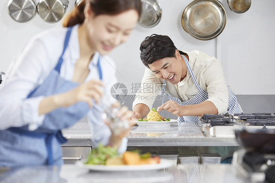 半身像生活煎锅厨房夫妻韩国人图片