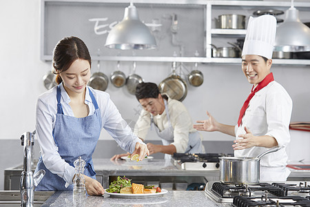 家庭橱柜蜷缩烹饪课夫妻厨师韩语图片