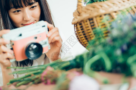 笑容活力壮年花生活女肖像图片